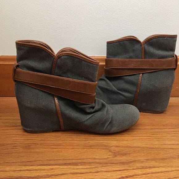 ALDO canvas slouch ankle boots with buckles | Size 8.5 - Picture 4 of 7